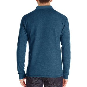 Vue détaillée du tissu chiné bleu marine sur le dos du polo à manches longues pour hommes