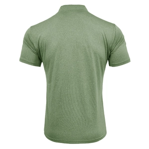 Vista posteriore dettagliata della t-shirt sportiva verde muschio con collo alto