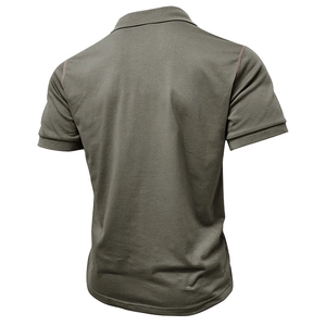 Vue détaillée du dos du polo pour homme vert olive montrant le col et les coutures