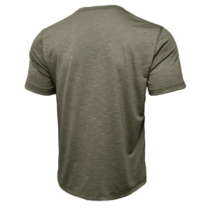 Vue détaillée du dos d'un t-shirt en coton vert olive avec texture flammée et col rond