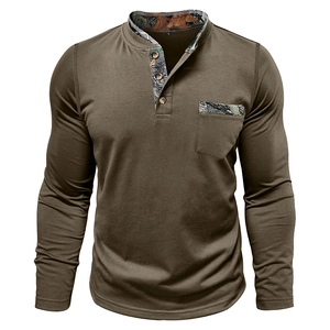 Haut Henley homme à manches longues vert avec détails camouflage au col et à la poche