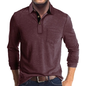 Détail polo manches longues homme bordeaux avec poche poitrine et patte contrastée