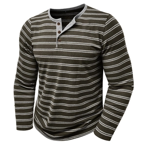 Langärmeliges Henley-Shirt für Herren in Olivgrün gestreift mit Drei-Knopf-Leiste