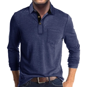 Détail de polo pour hommes avec poche poitrine et tissu bleu chiné texturé