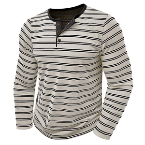 Detail eines gestreiften Henley-Shirts mit Dreiknopfleiste und grauem Kontrastkragen