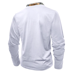 Vue arrière détaillée du t-shirt Henley blanc à manches longues avec col camouflage
