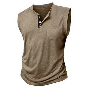 Canotta Henley da uomo in marrone mélange con abbottonatura a tre bottoni e tasca sul petto