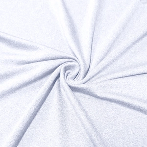 Dettaglio del tessuto elastico traspirante con trama a maglia fine per abbigliamento sportivo