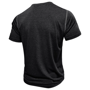 Détail arrière du t-shirt gris chiné pour hommes avec des coutures plates athlétiques