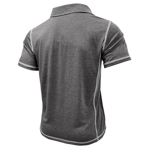 Détails du dos d'un polo homme gris chiné avec coutures contrastées blanches élégantes