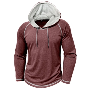 Felpa con cappuccio da uomo bordeaux con maniche raglan e cuciture a contrasto bianche
