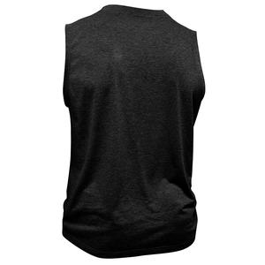 Dettaglio della trama grigio melange e dell'orlo a coste su una canotta Henley da uomo