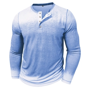 Détail du col Henley à boutons et du tissu texturé dégradé bleu pour hommes