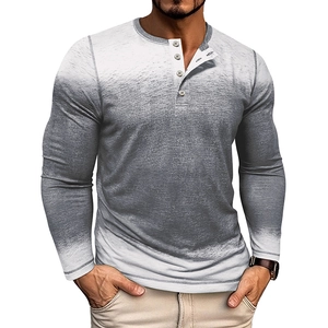 Détail du col Henley à trois boutons sur le tee-shirt à manches longues dégradé gris