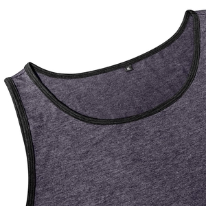 Détail de l'encolure du débardeur de sport XL pour hommes et texture du tissu chiné