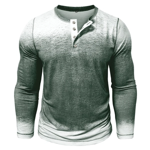 Détail du col Henley à trois boutons avec dégradé vert et blanc sur chemise à manches longues