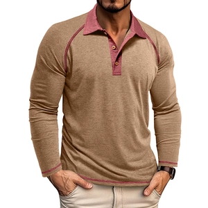 Detail der Raglanärmel und Kontrastnähte auf dem khakifarbenen Langarm-Poloshirt