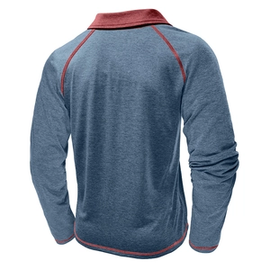 Detailansicht der Rückseite eines Herren Langarm-Poloshirts mit Raglanärmeln und Kontrastnaht