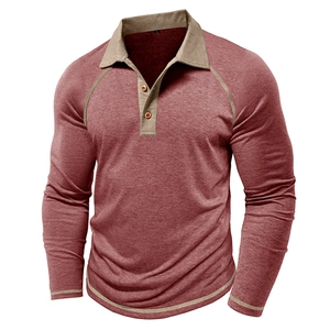Detailansicht der Kontrastnähte und des khakifarbenen Kragens am roten Herren-Poloshirt