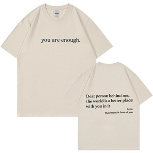 Cremefarbenes Baumwoll-T-Shirt mit 'you are enough' Print vorne und Text hinten