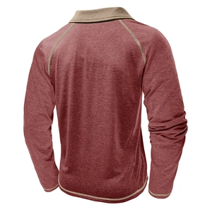 Rückansicht eines Langarm-Poloshirts mit Raglanärmeln und Kontrastnähten im Detail