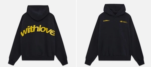 Vorder- und Rückansicht eines schwarzen Drop-Shoulder-Hoodies mit gelbem withlove-Aufdruck