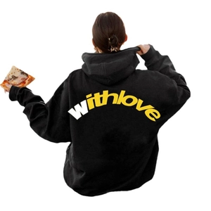 Oversized schwarzer Hoodie mit gelbem withlove-Aufdruck und lockerem Streetstyle-Schnitt