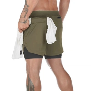 Pantaloncini sportivi doppio strato uomo verde militare con passante per asciugamano