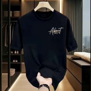 Hochwertiges schwarzes Herren T-Shirt aus Baumwolle mit Print und Rundhalsausschnitt