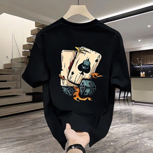 Zwaar katoenen heren t-shirt in zwart met streetstyle print van doodskoppen en kaarten
