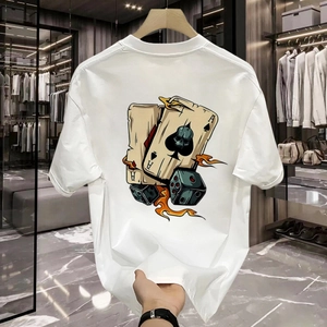 Heren oversized wit katoenen T-shirt met speelkaarten en vlammenprint ontwerp