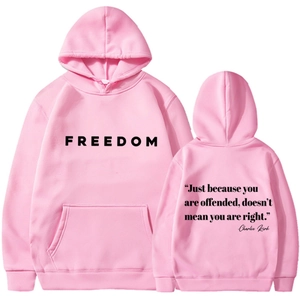 Rosa Unisex-Kapuzenpullover mit Freedom-Aufdruck und Charlie Kirk-Zitat hinten