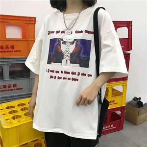 Detail van Naruto Pain anime-print en citaten op een wit oversized T-shirt voor heren