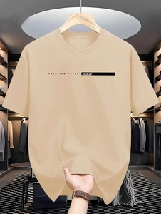 Detailweergave van kaki T-shirt met korte mouwen en Face The Future tekstprint erop