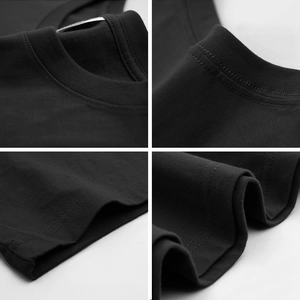 Detailansicht der Doppelnadelnähte und des gerippten Ausschnitts am schwarzen Fitness-Shirt