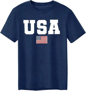 Détail de l'imprimé USA et du drapeau américain sur le t-shirt bleu marine en coton