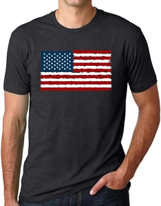 Détail de l'imprimé drapeau américain vieilli sur un t-shirt gris chiné pour homme