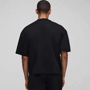 Rückansicht eines schwarzen Heavyweight Boxy Fit T-Shirts mit überschnittenen Schultern