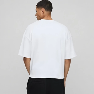 Rückansicht eines schweren weißen Boxy-Fit-T-Shirts mit überschnittenen Schultern