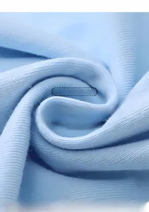 Makroaufnahme aus 100% gekämmter, kompakter Siro-Spun-Baumwolle mit feiner Textur