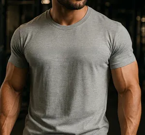 Détail du t-shirt de fitness gris avec imprimé Never Give Up et texture en coton doux