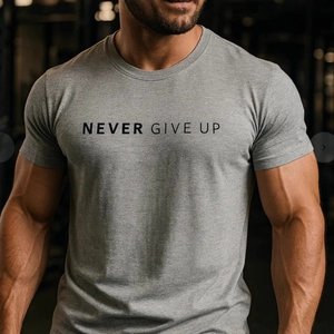 T-shirt fitness en coton gris pour homme avec imprimé Never Give Up et coupe ajustée