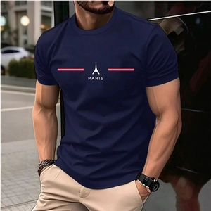 T-shirt da uomo blu navy con grafica della Torre Eiffel di Parigi su sfondo stradale
