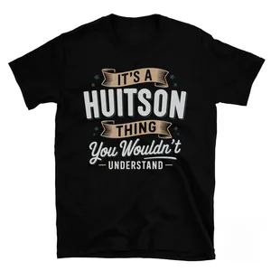 Détail à plat d'un t-shirt noir à col rond avec imprimé graphique Huitson vintage