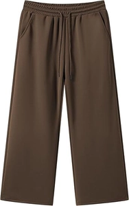 Dettaglio di pantaloni larghi con vita elastica e coulisse in colore marrone scuro