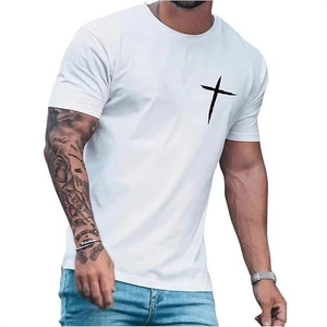 Herren T-Shirt in Weiß mit gotischem Kreuz-Druck für modernen Streetwear-Stil