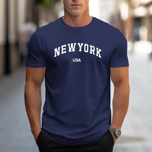 T-shirt bleu marine pour homme avec imprimé New York USA sur fond urbain