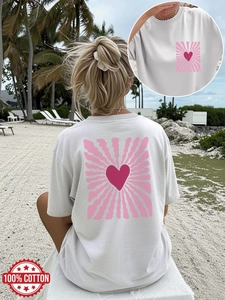 Détail du t-shirt 100% coton avec imprimé cœur rose et rayons sur le dos gris clair