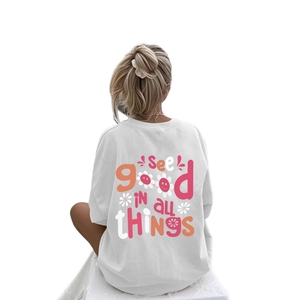 T-shirt blanc ample avec motif fleur souriante et texte See Good In All Things vue de dos