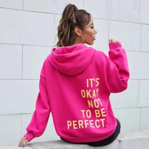 Oversized Hoodie in Rosarot mit It's Okay Not To Be Perfect Spruch auf dem Rücken